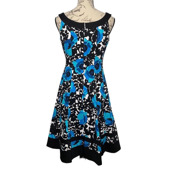 NWOT Jones Wear Stretch Dress Fit Flare Floral  Size 4 Blue Black White - Picture 2 of 9